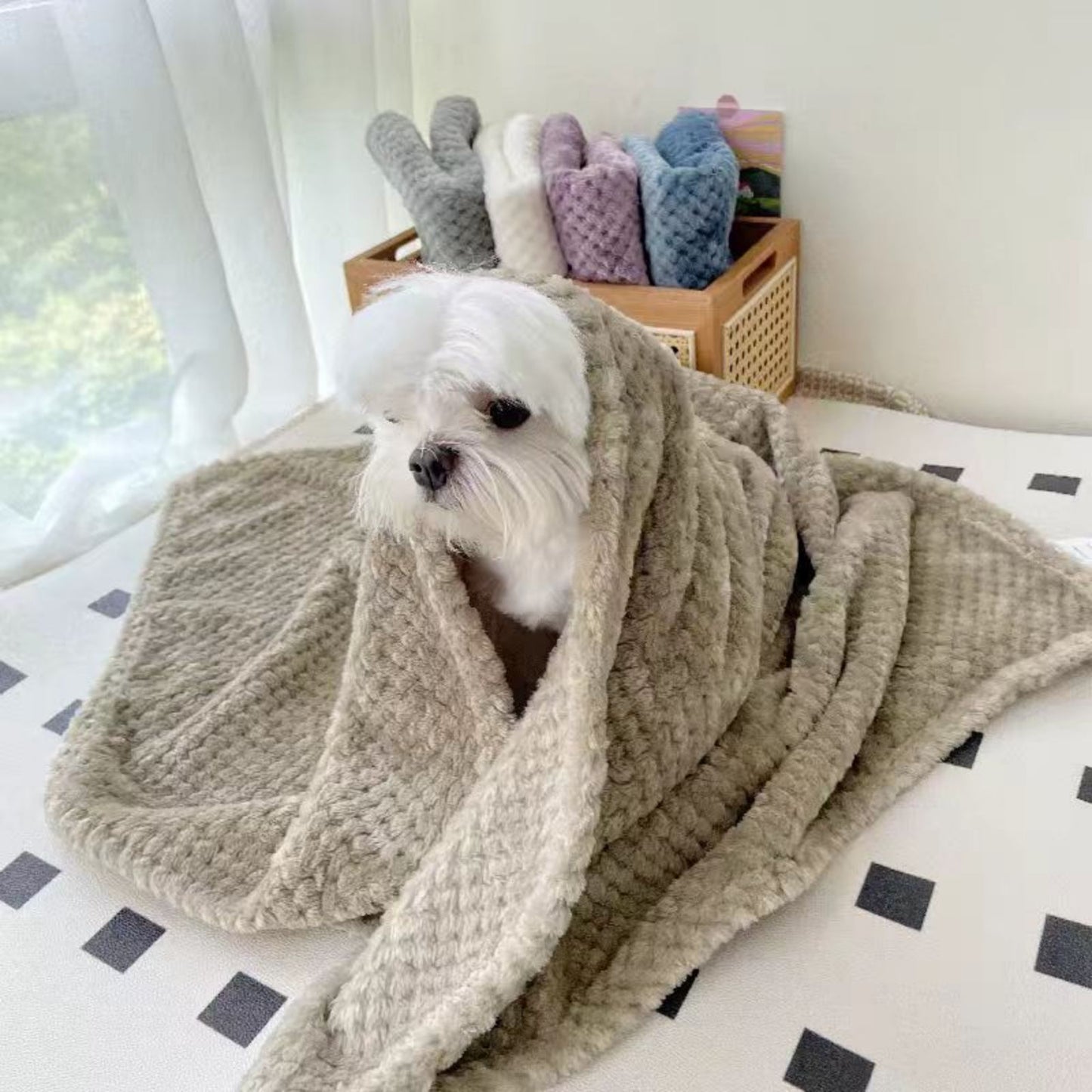 Soft Plush Pet Blanket for Dogs and Cats, Warm Fluffy Pet Bed Throw Blanket