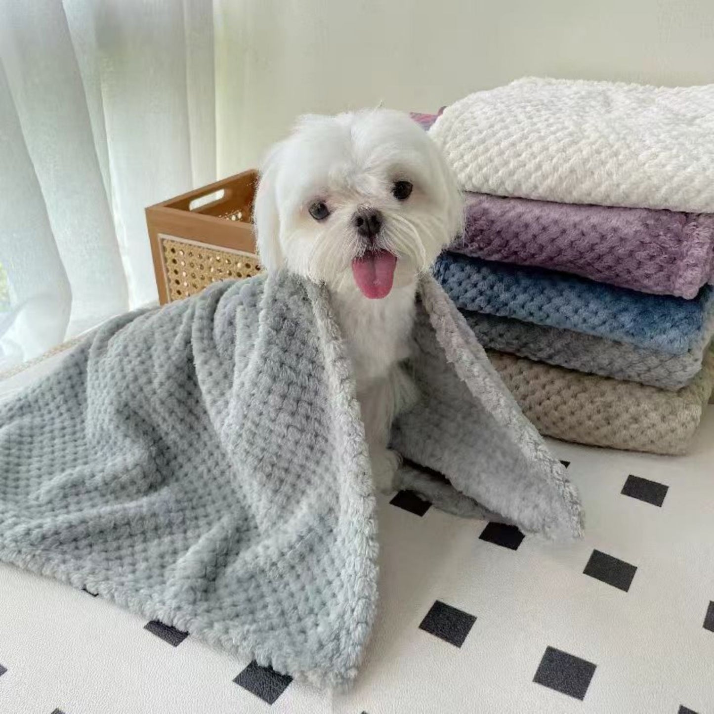 Soft Plush Pet Blanket for Dogs and Cats, Warm Fluffy Pet Bed Throw Blanket