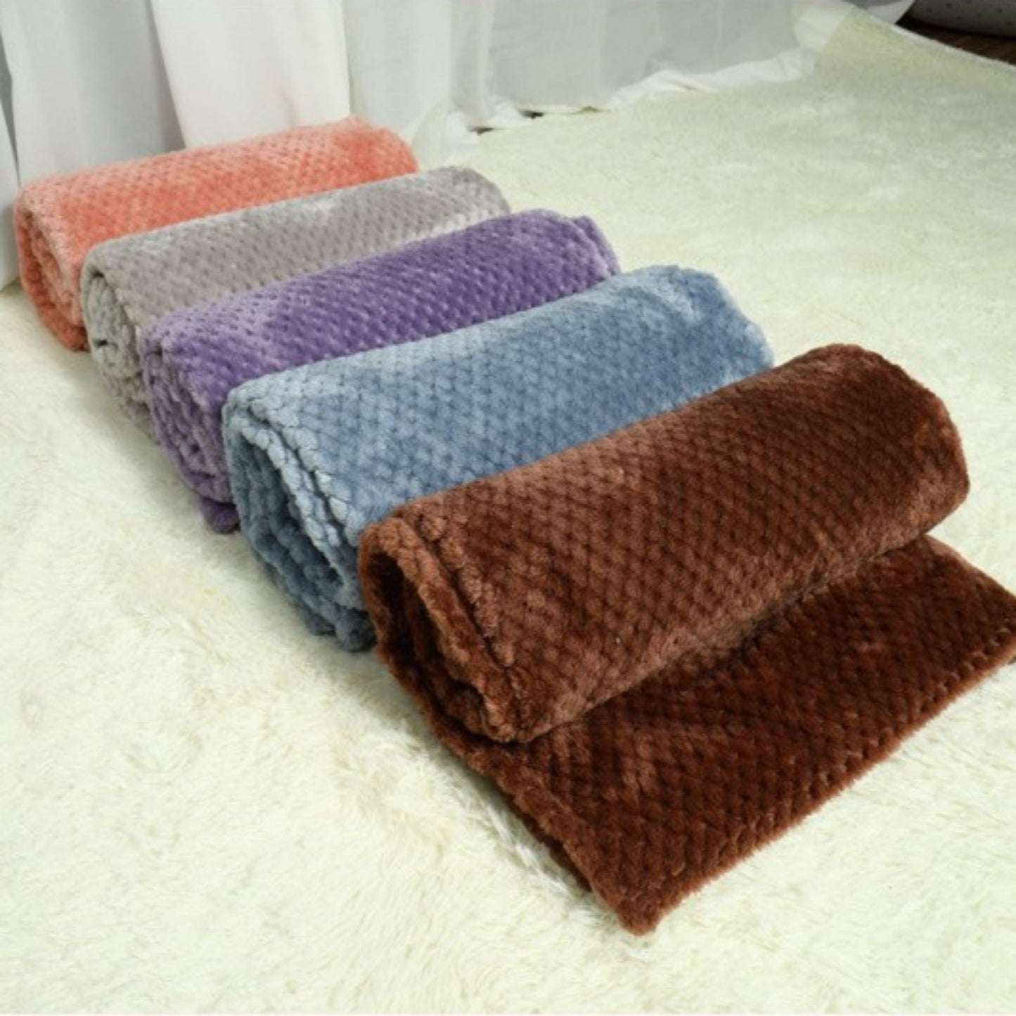 Soft Plush Pet Blanket for Dogs and Cats, Warm Fluffy Pet Bed Throw Blanket
